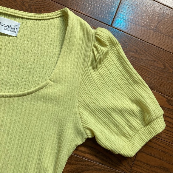 NWOT! Little Mountain Vancouver cropped puff sleeve top - Picture 3 of 6